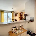 F2 Climatise Avec Terrasse, Parking Prive, A 700m Des Thermes De - Fr-1-451-168
