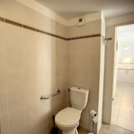 F2 Climatise Avec Terrasse, Parking Prive, A 700m Des Thermes De - Fr-1-451-168