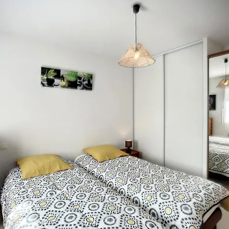 F2 Climatise Avec Terrasse, Parking Prive, A 700m Des Thermes De - Fr-1-451-168 * Lamalou-les-Bains