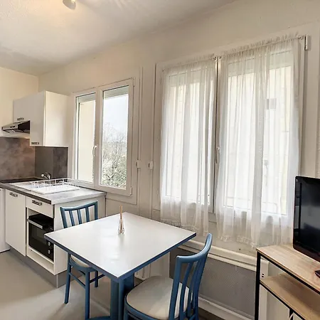 F2 Avec Veranda, Wifi Et Animaux Acceptes Proche Thermes Et Parc - - Fr-1-451-171 Apartment