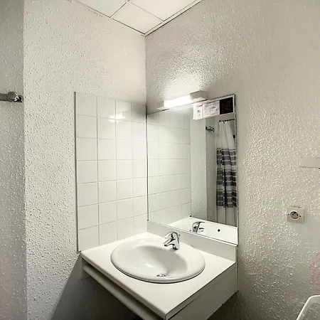 F2 Avec Veranda, Wifi Et Animaux Acceptes Proche Thermes Et Parc - - Fr-1-451-171 Apartment