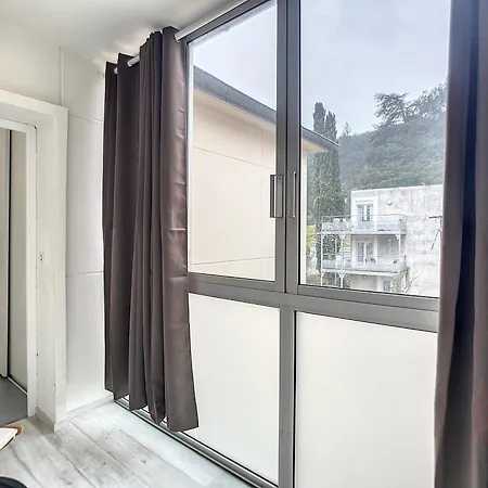 F2 Avec Veranda, Wifi Et Animaux Acceptes Proche Thermes Et Parc - - Fr-1-451-171 Apartment *