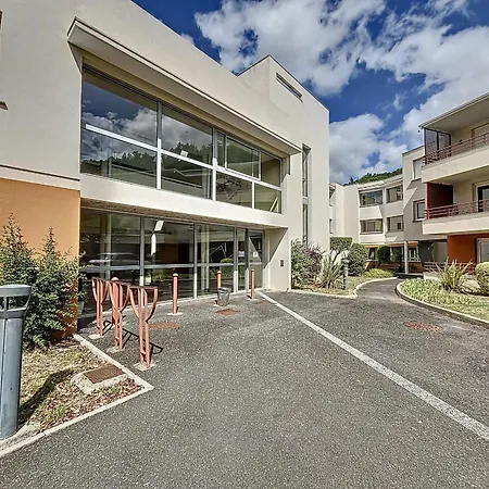F2 Climatisé Avec Terrasse, Parking Privé, à 700m Des Thermes De - Fr-1-451-168
