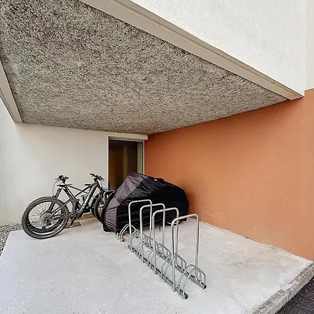 F2 Climatisé Avec Terrasse, Parking Privé, à 700m Des Thermes De - Fr-1-451-168 *