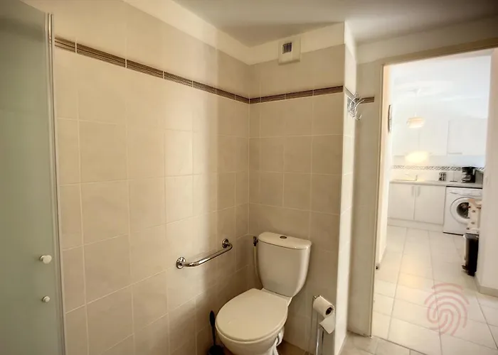 F2 Climatisé Avec Terrasse, Parking Privé, à 700m Des Thermes De - Fr-1-451-168