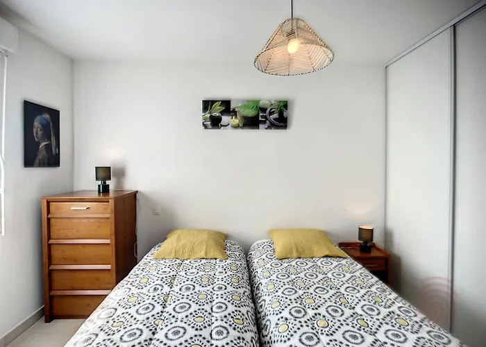 F2 Climatisé Avec Terrasse, Parking Privé, à 700m Des Thermes De - Fr-1-451-168 Lamalou-les-Bains