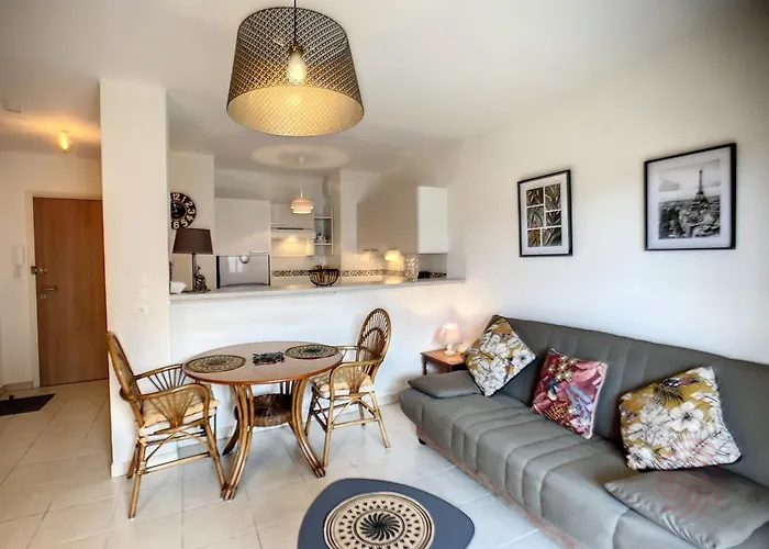 Apartamento F2 Climatisé Avec Terrasse, Parking Privé, à 700m Des Thermes De - Fr-1-451-168 Lamalou-les-Bains