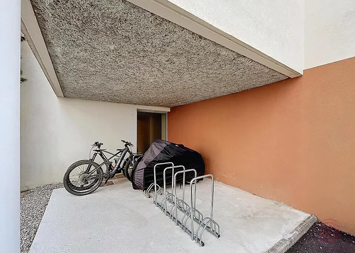F2 Climatisé Avec Terrasse, Parking Privé, à 700m Des Thermes De - Fr-1-451-168 *
